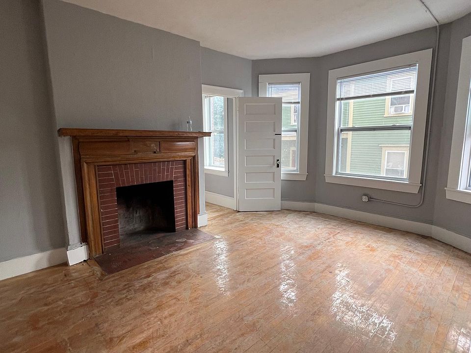 4BR Apartment at 82 Elm St #2