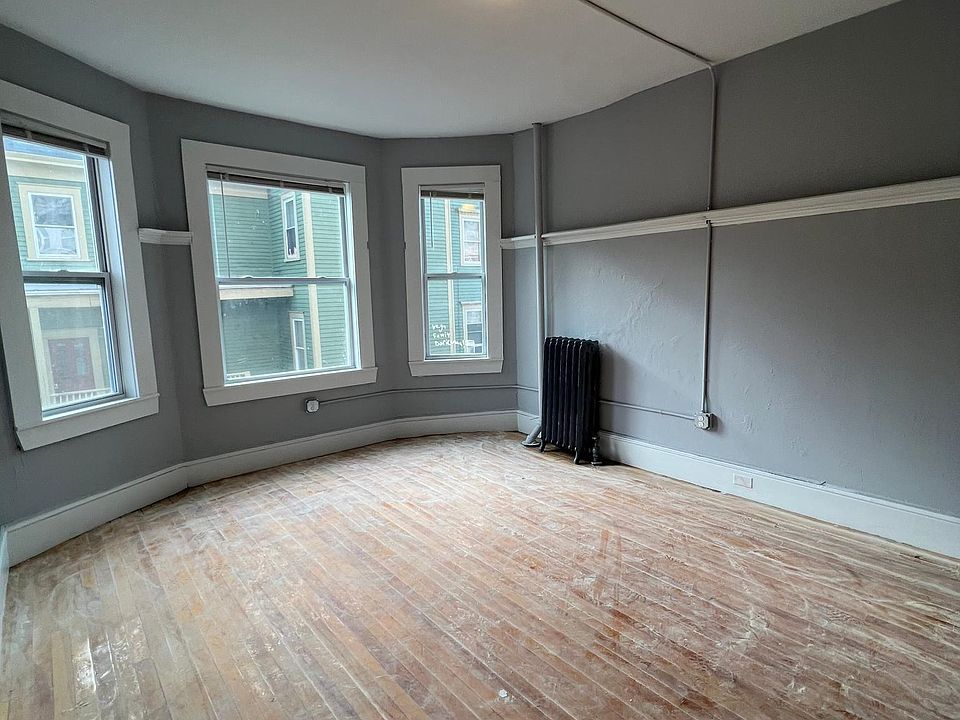 4BR Apartment at 82 Elm St #2