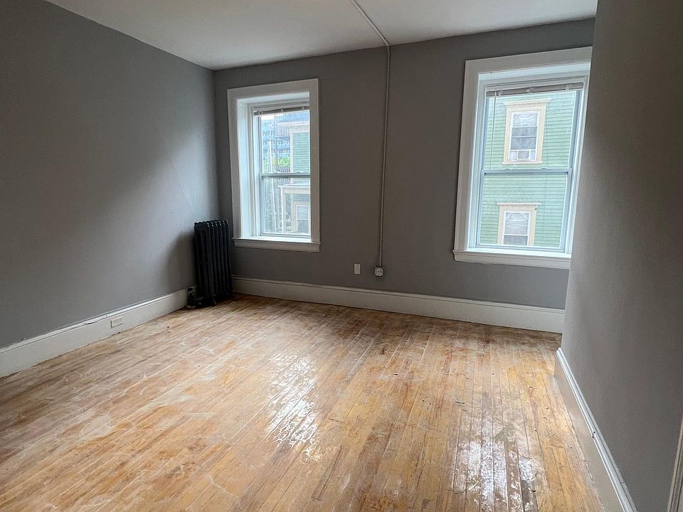 4BR Apartment at 82 Elm St #2