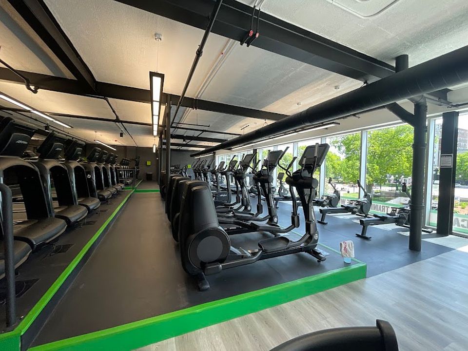 2BR Apartment at 6 Hobson Ave #2