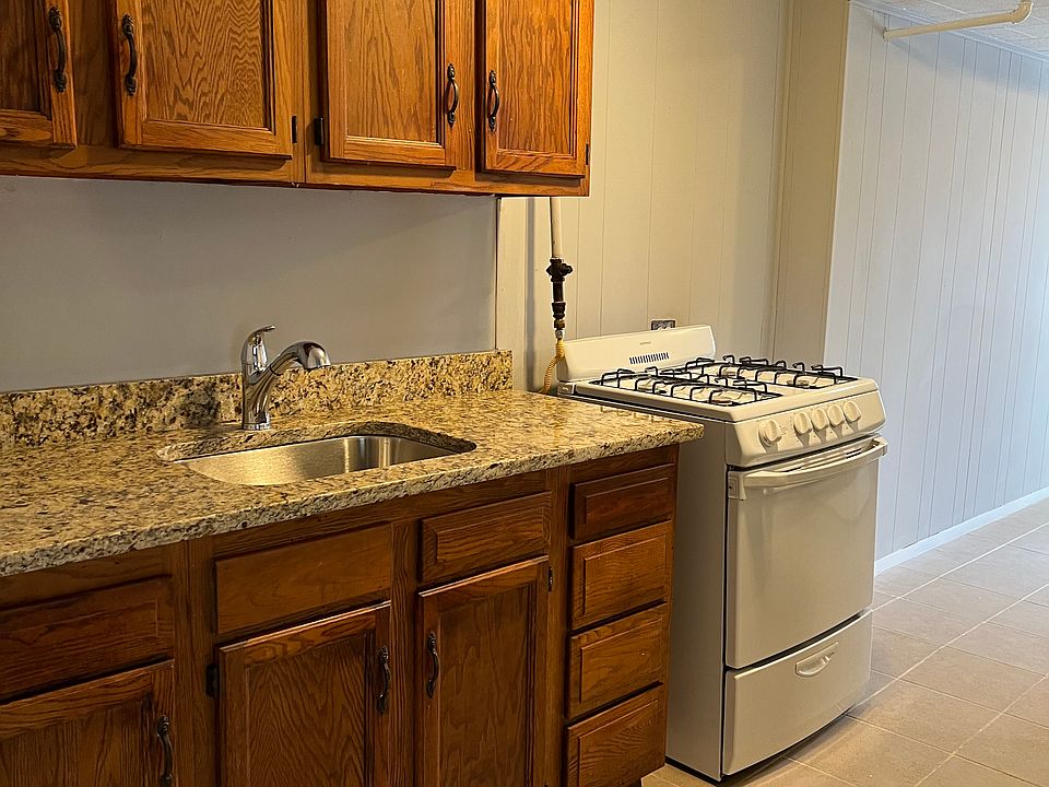 1BR Apartment at 8 Mount Vernon St #8