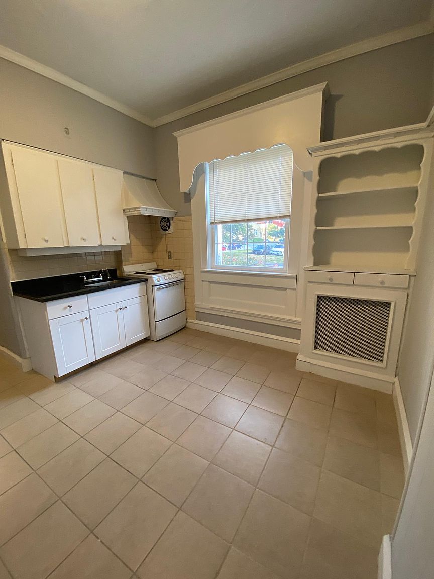 1BR Apartment at 72 West St #1