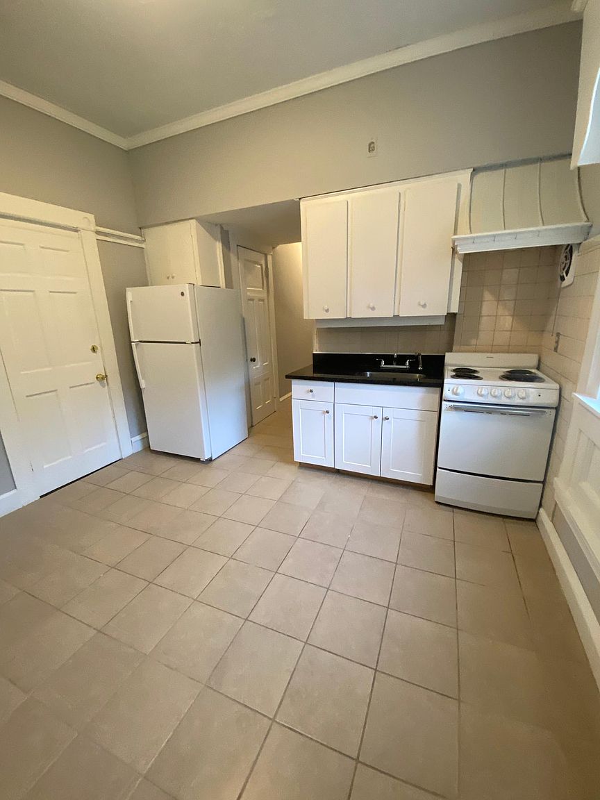 1BR Apartment at 72 West St #1