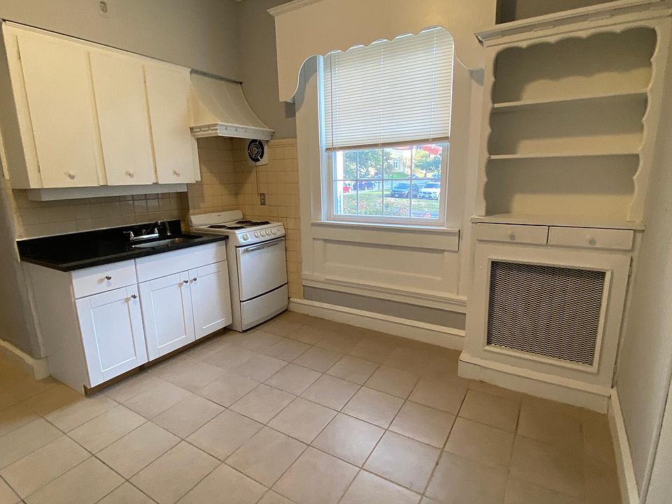 1BR Apartment at 72 West St #1