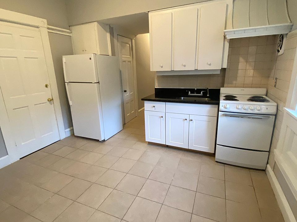 1BR Apartment at 72 West St #1