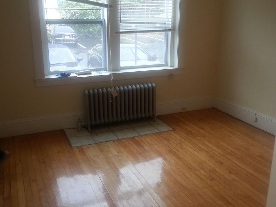 Studio Apartment at 29 West St APT 12