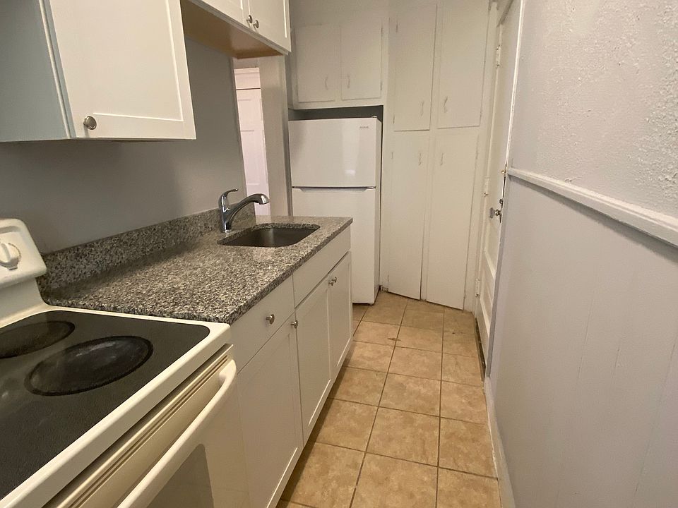 1BR Apartment at 27 West St #2