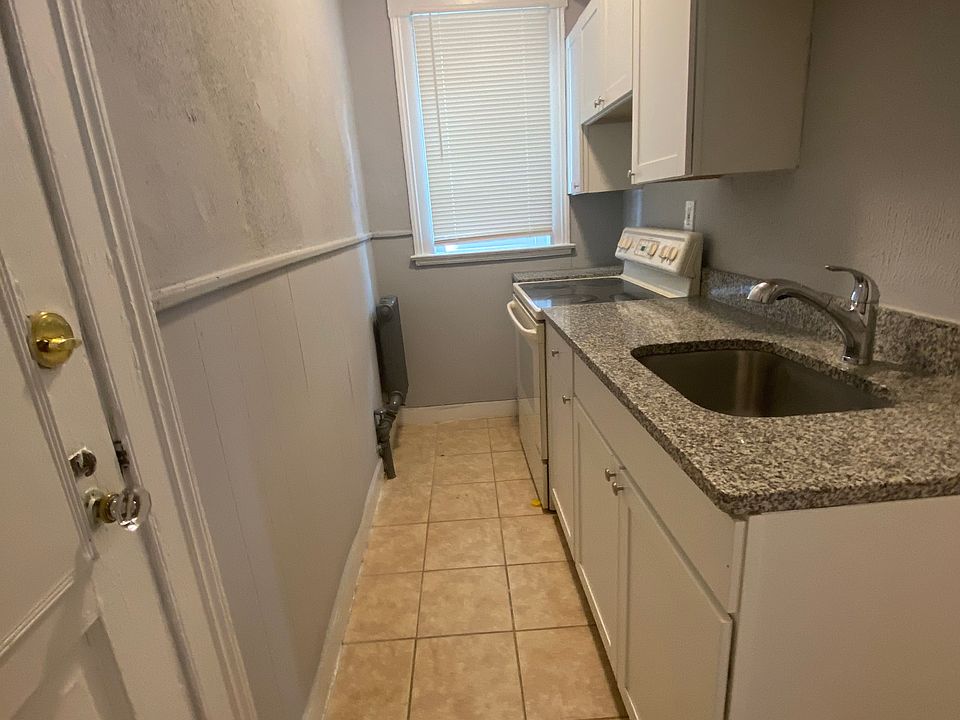 1BR Apartment at 27 West St #2