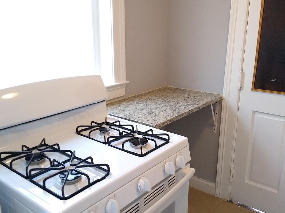 Studio Apartment at 27 West St APT 4