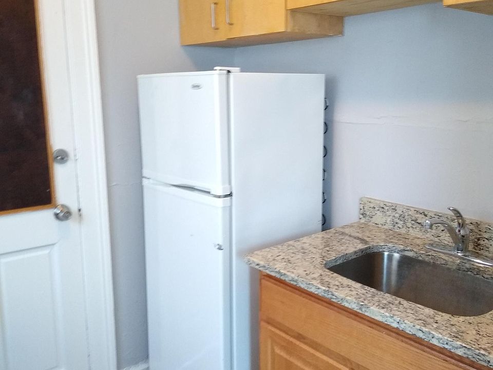 Studio Apartment at 27 West St APT 4