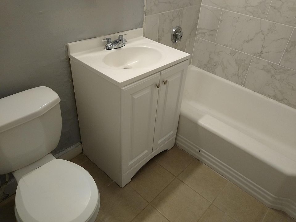 Studio Apartment at 27 West St APT 4