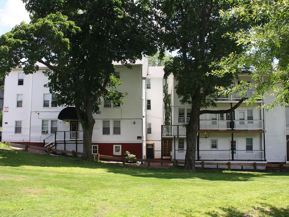 2BR Apartment at 4 Gates St APT 2R