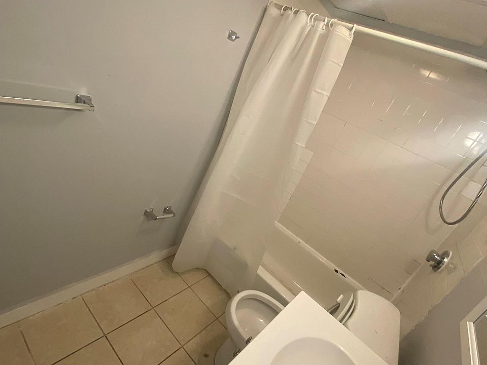 2BR Apartment at 4 Gates St APT 2R