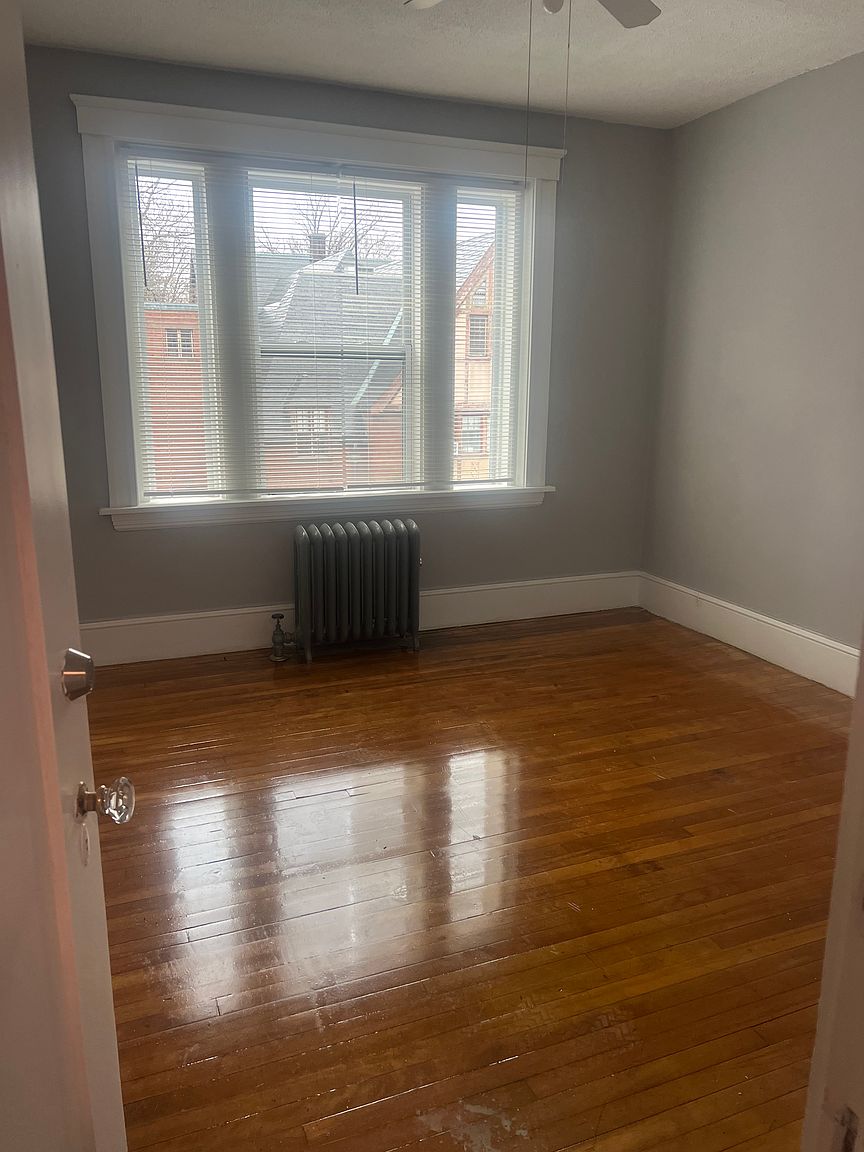 3BR Apartment at 15 Irving St APT 3L