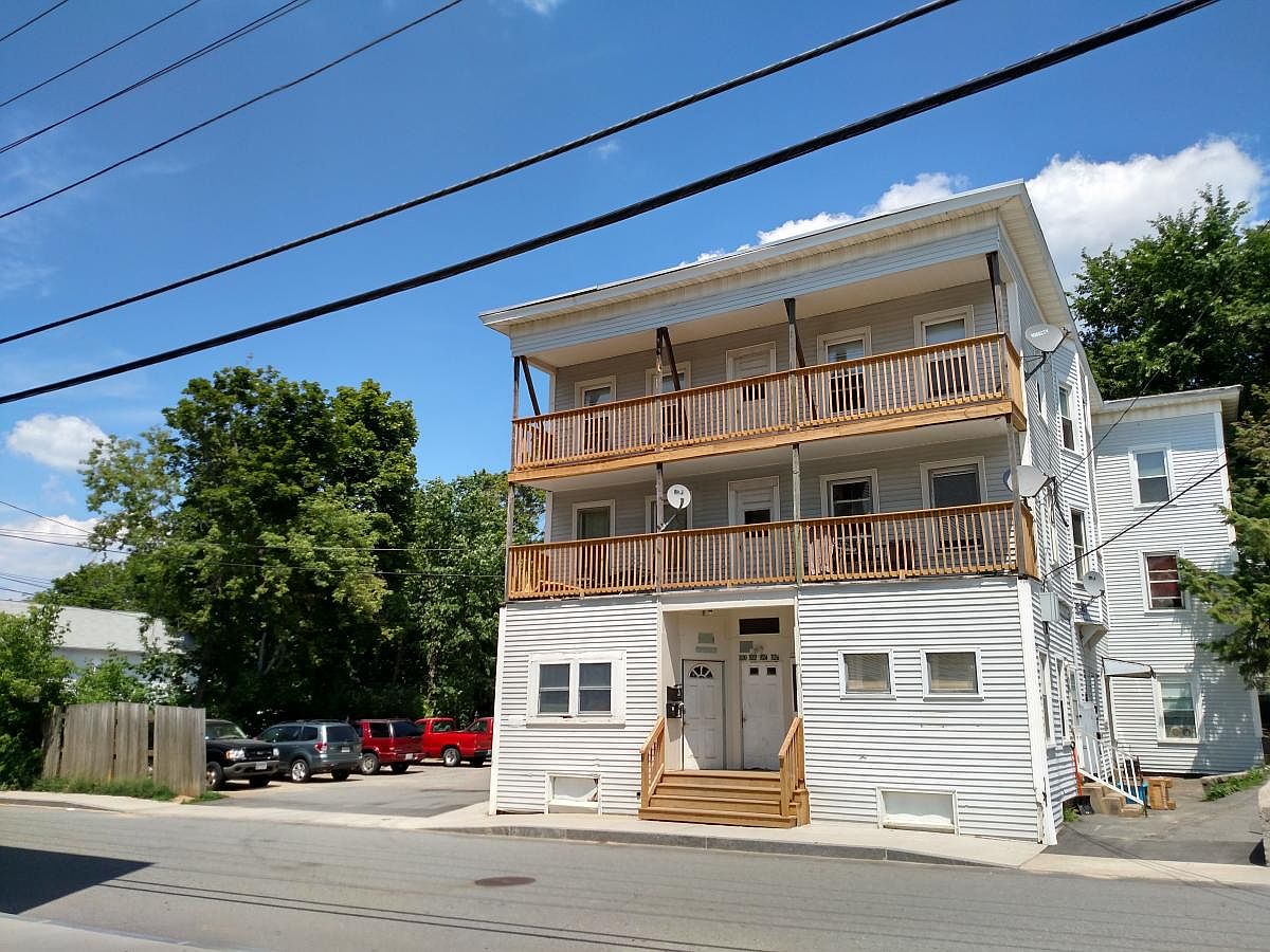 3BR Apartment at 320 Pleasant St #6