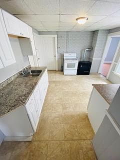 3BR Apartment at 320 Pleasant St #6