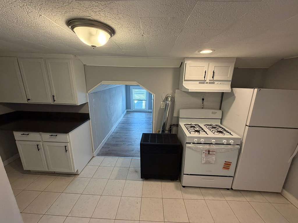 1BR Apartment at 143 Pleasant St #3