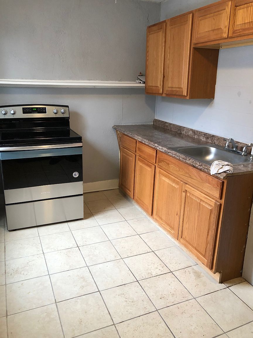 2BR Apartment at 78 West St APT 2R