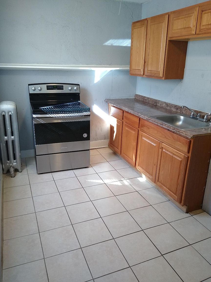 2BR Apartment at 78 West St APT 2R