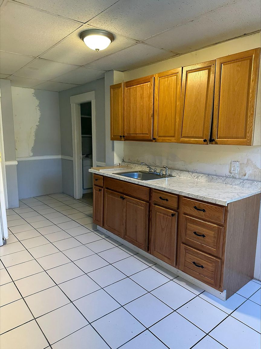 2BR Apartment at 15 West St #3.5